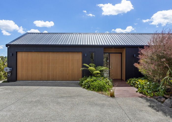  at 1237 East Coast Road, Albany