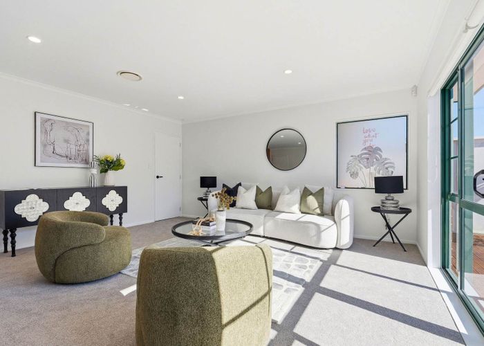  at 2/11 Roanoke Way, Albany, Auckland