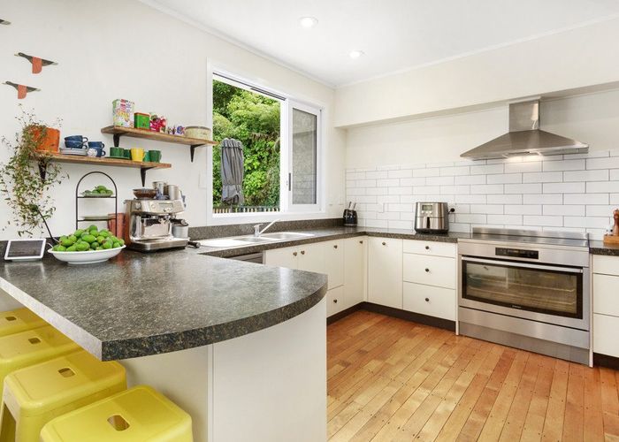  at 6 Thomas Hook Street, Tawa, Wellington, Wellington