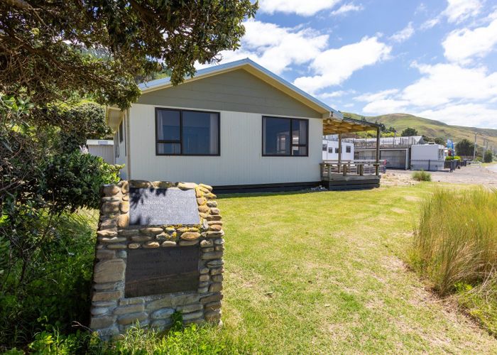  at 54 Akitio Esplanade, Ākitio, Pongaroa