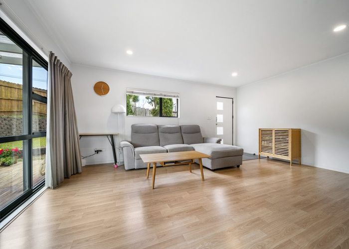  at 2/109 Target Road, Totara Vale, North Shore City, Auckland