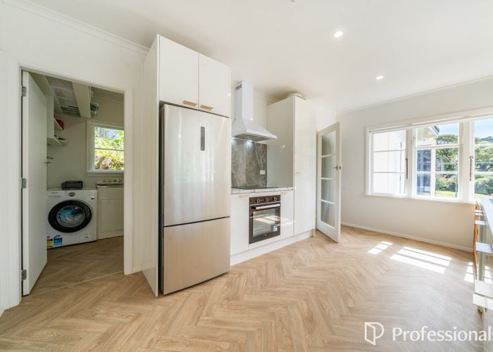  at 6 Te Whiti Grove, Korokoro, Lower Hutt, Wellington