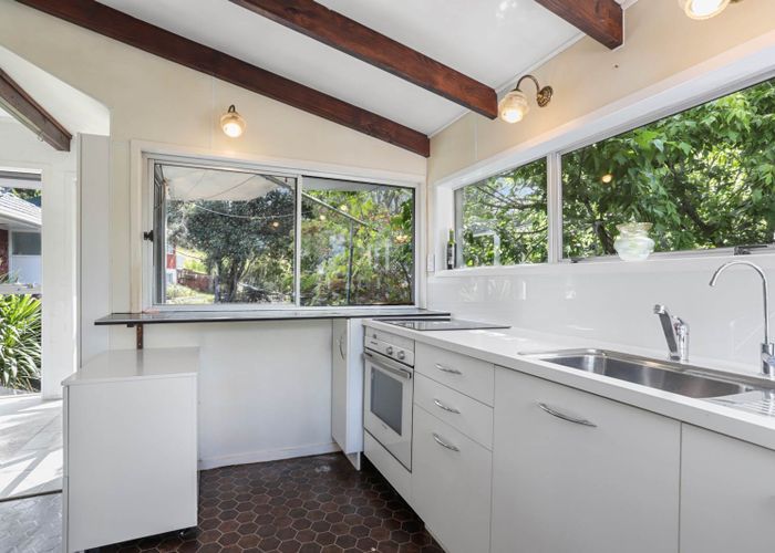 at 2/20 St Peters Street, Northcote, Auckland
