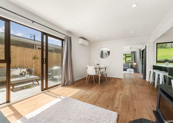  at 2/5 Hogans Road, Glenfield, North Shore City, Auckland