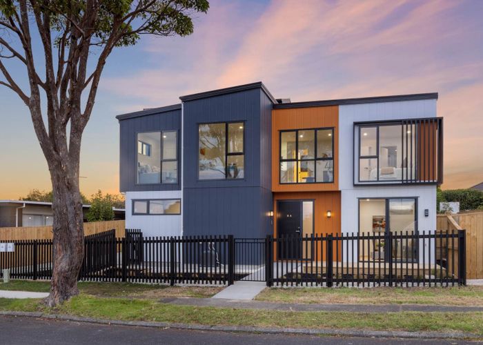  at 9B & 9C Liam Place, Half Moon Bay, Manukau City, Auckland