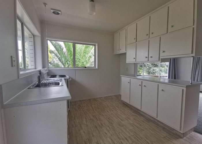  at 1/76 Ravenwood Drive, Forrest Hill, Auckland