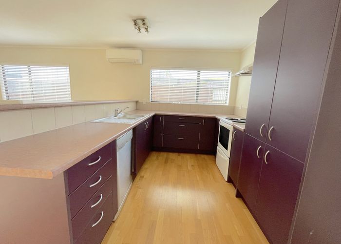  at 2/40 Harding Avenue, Mount Wellington, Auckland