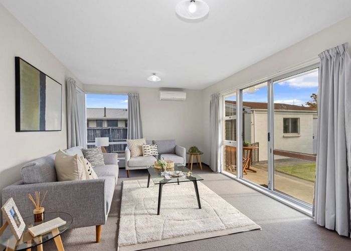  at 1/124 Lake Terrace Road, Burwood, Christchurch
