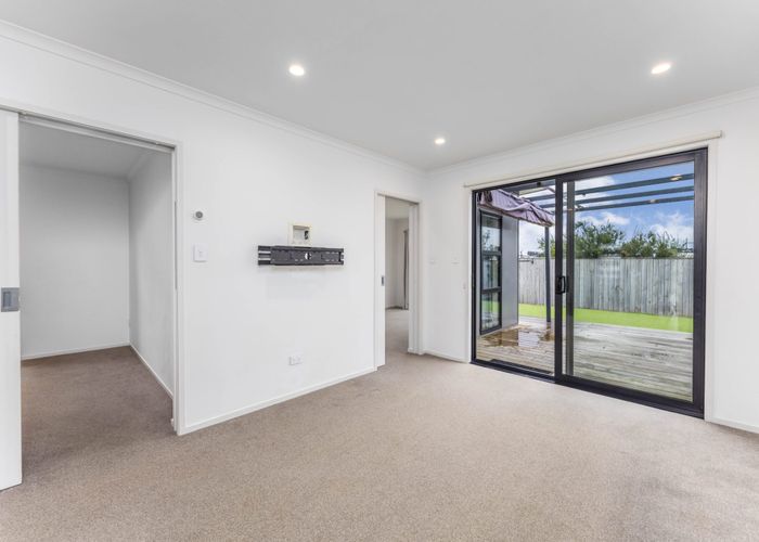  at 27 Houhora Street, Westgate, Waitakere City, Auckland