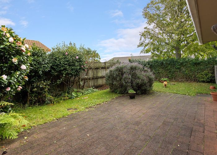  at 2/12 Herd Road, Hillsborough, Auckland