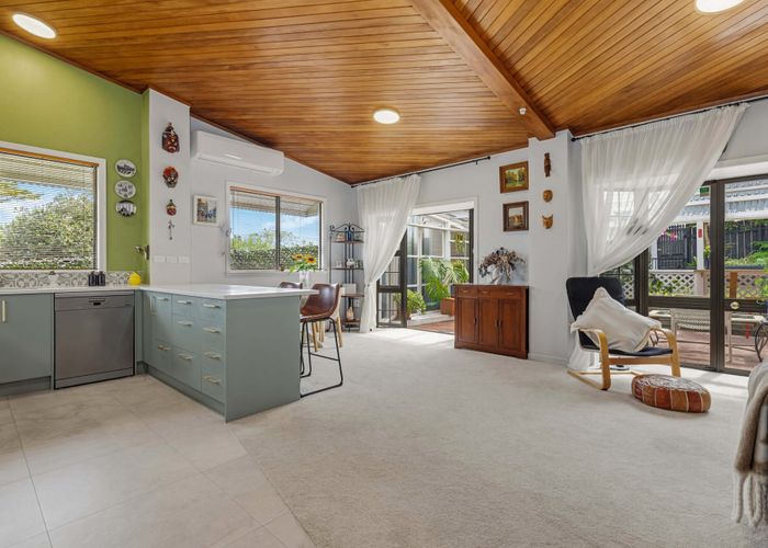  at 2/84 West Coast Road, Glen Eden, Waitakere City, Auckland