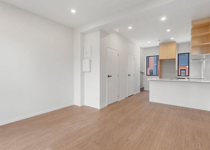  at 2/1 Roseberry Avenue, Birkenhead, North Shore City, Auckland