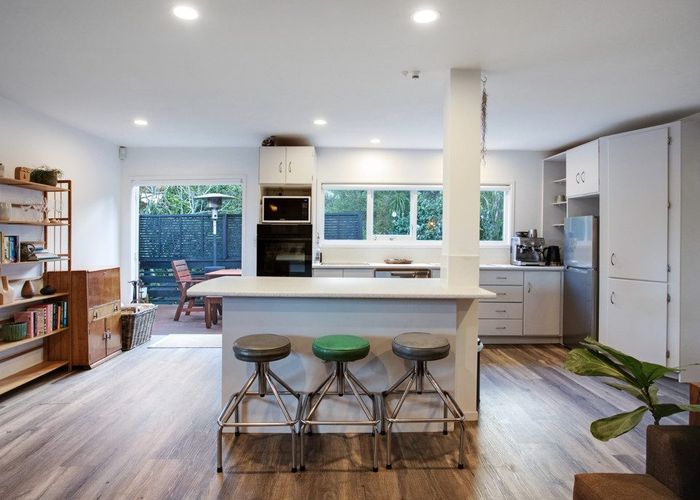  at 19 Laingholm Drive, Laingholm, Waitakere City, Auckland