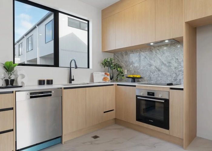  at 2/113 Te Atatu Road , Te Atatu South, Waitakere City, Auckland