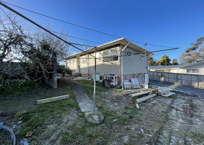  at 15 La Rosa Street, Green Bay, Waitakere City, Auckland