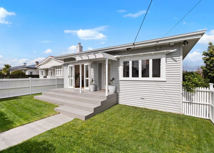  at 25 Ennismore Road, Mount Albert, Auckland City, Auckland