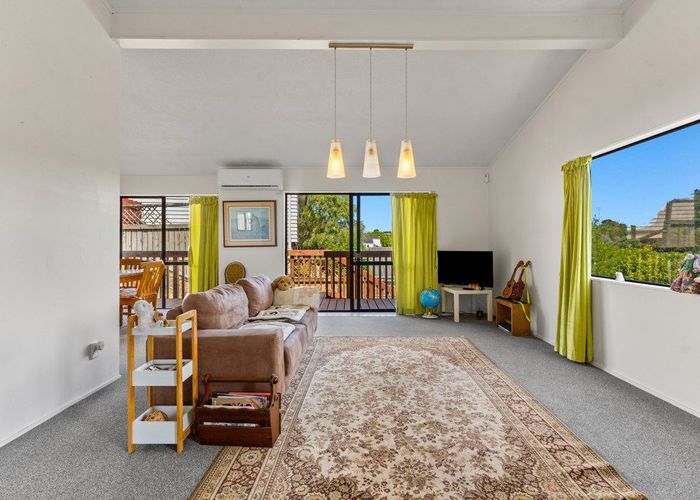  at 2/9A Kitewao Street, Northcote, Auckland