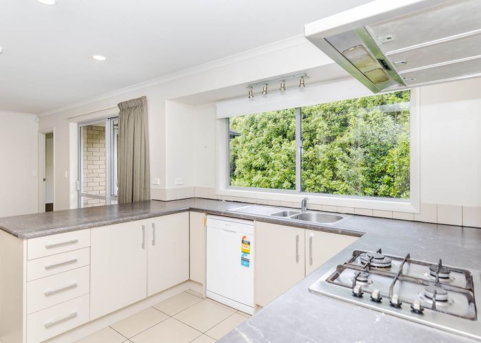  at 13 Oldfield Court, Huntington, Hamilton