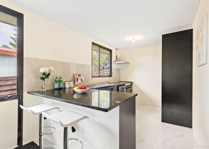  at 2/80 Parrs Cross Road, Henderson, Auckland