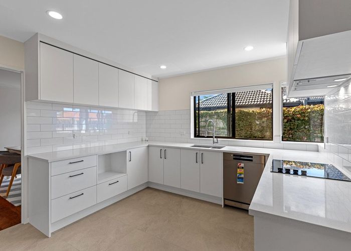  at 2/11 Gordon Avenue, Forrest Hill, Auckland