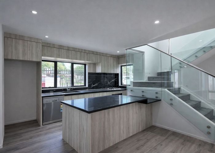  at 6 Kerrydale Road, Manurewa, Manukau City, Auckland