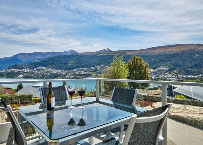  at 10 Silverwood LANE, KELVIN HEIGHTS, QUEENSTOWN