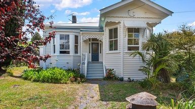  at 15 Summer Street, Stanley Point, Auckland