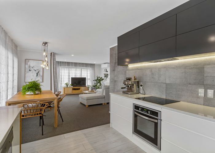  at 2/93 Ferndale Road, Mount Wellington, Auckland