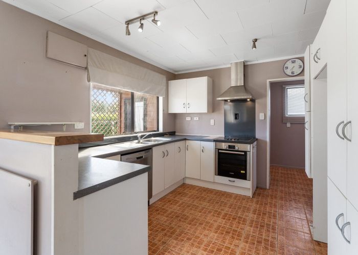  at 28 Kiharoa Street, Otaki Beach, Otaki