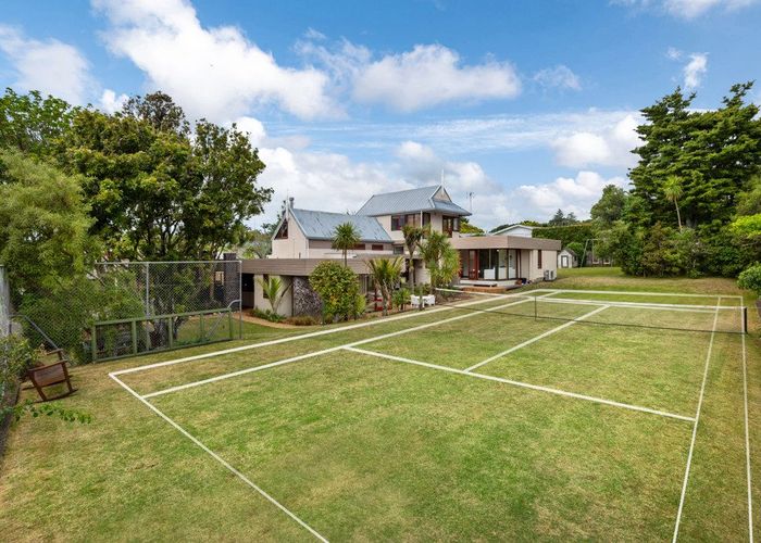  at 4 Terrylyn Drive, Hillcrest, North Shore City, Auckland