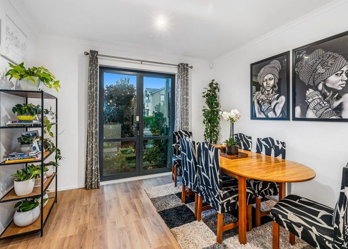  at 31 William Wallbank CRES, Swanson , Auckland