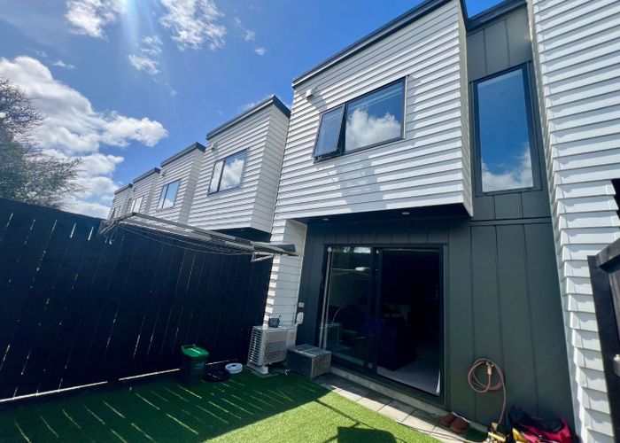  at 4/8 Valron Rd, Te Atatu South, Waitakere City, Auckland