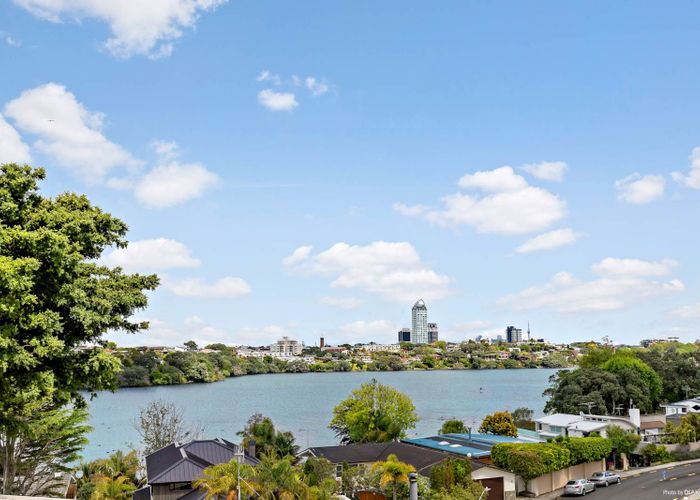 at 4/74 Kitchener Road, Milford, Auckland