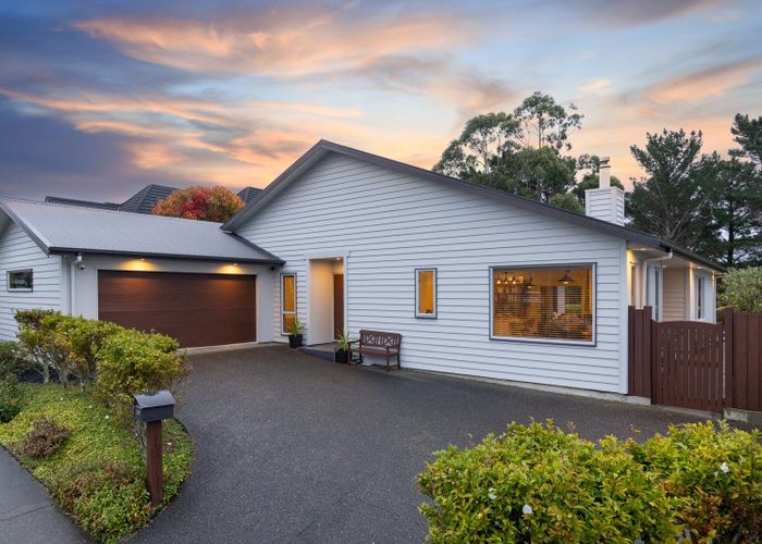  at 100 Ruapehu Drive, Fitzherbert, Palmerston North, Manawatu / Whanganui
