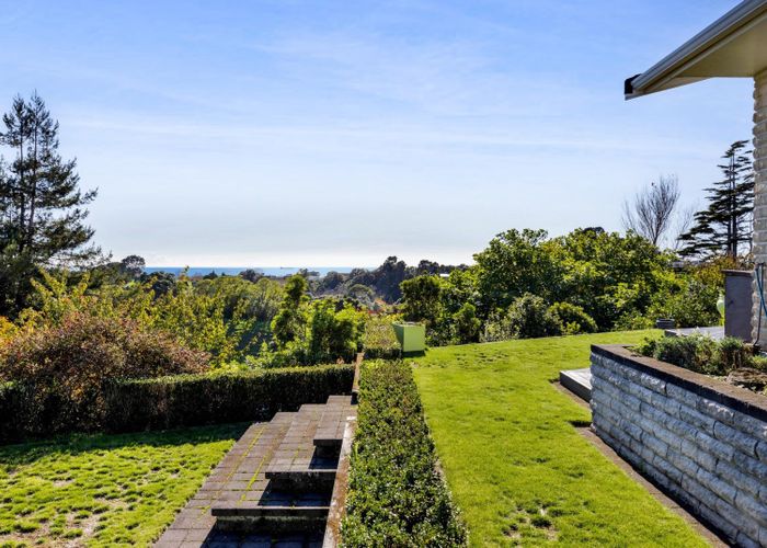  at 14 Sequoia Grove, Merrilands, New Plymouth