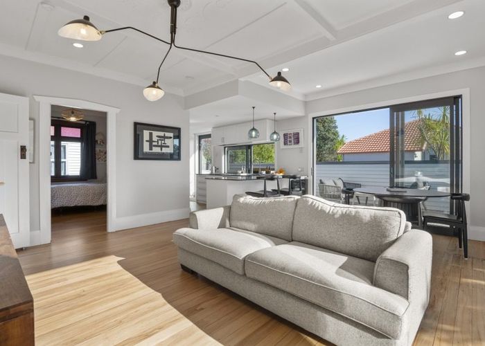  at 52 Wainui Avenue, Point Chevalier, Auckland