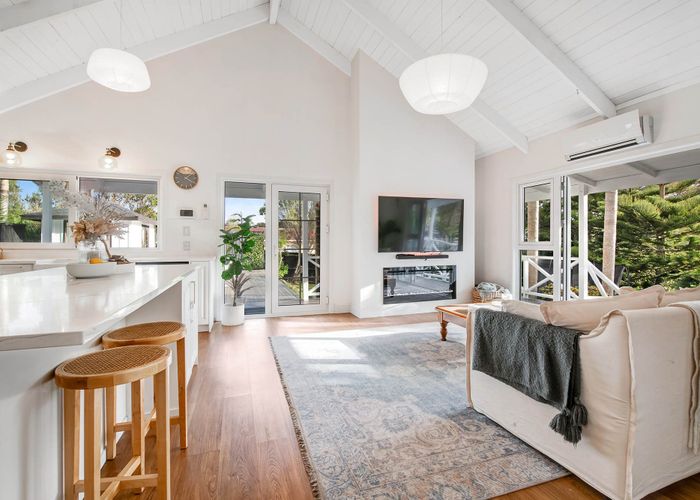  at 61 Brian Crescent, Stanmore Bay, Whangaparaoa
