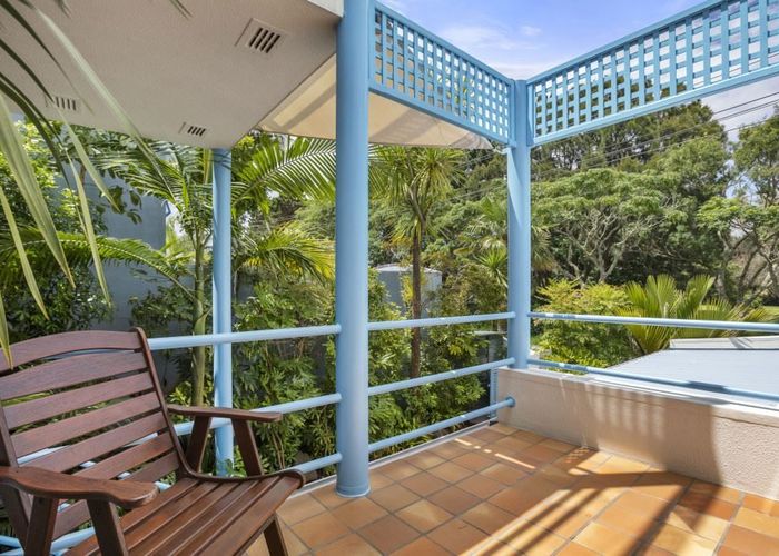  at 4/34 Seabreeze Road, Narrow Neck, Auckland