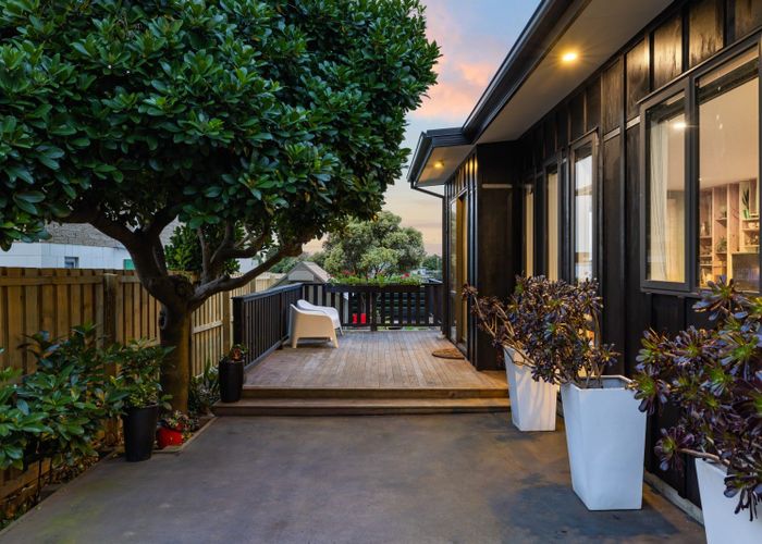  at 2/23 Main Road, Redcliffs, Christchurch
