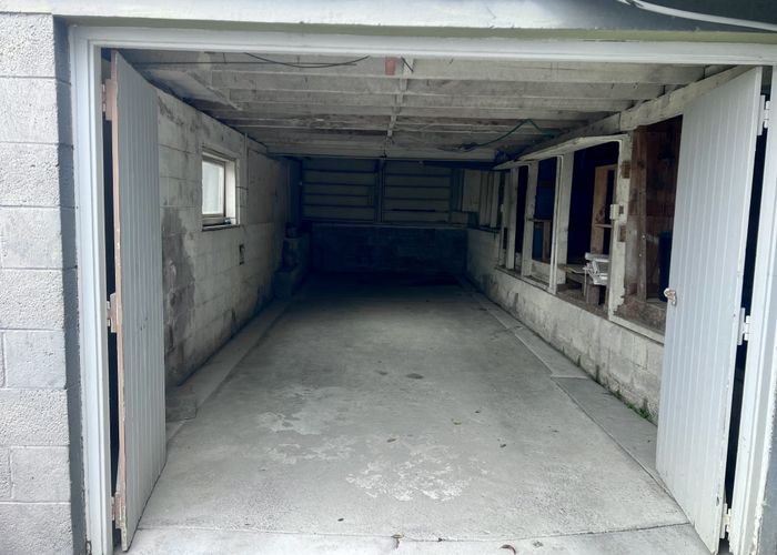  at 195 White Swan Road, Mount Roskill, Auckland City, Auckland