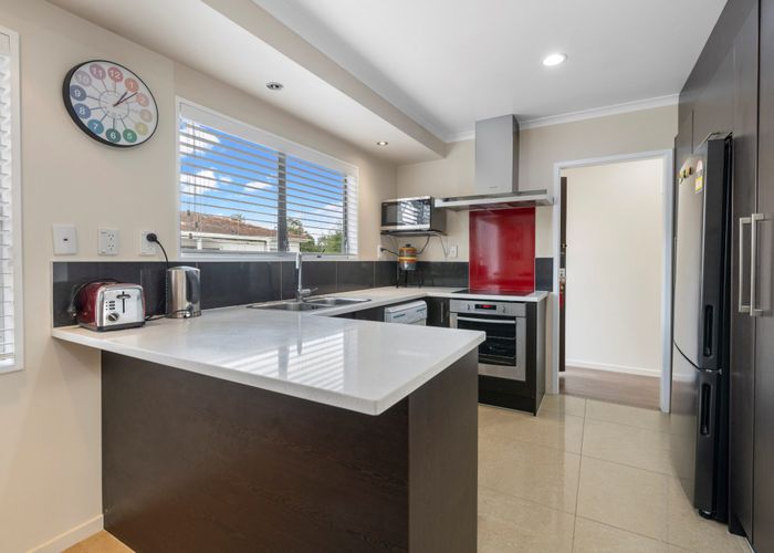  at 2/25 Lyren Place, Half Moon Bay, Manukau City, Auckland