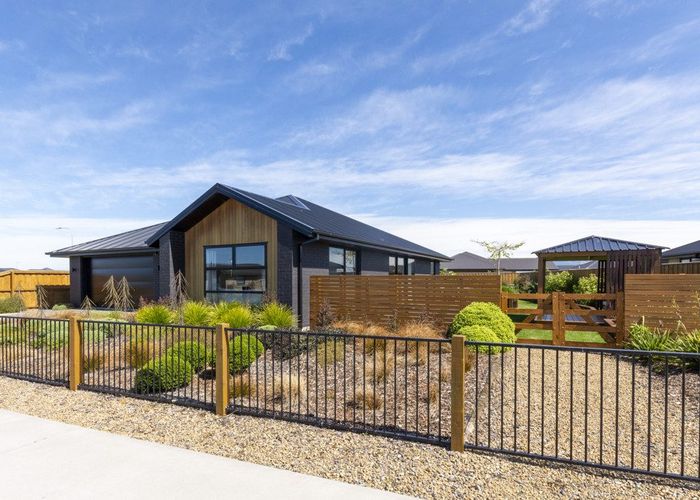  at 37 Claremont Crescent, Amberley, Amberley