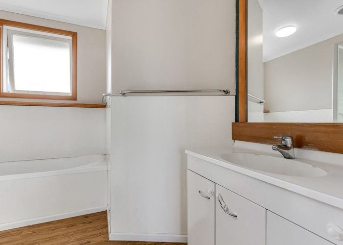  at 5 Convair Crescent, Mangere, Manukau City, Auckland