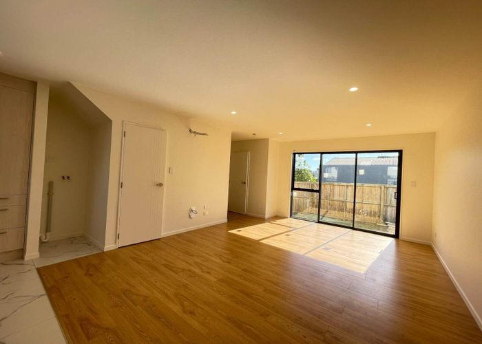  at 6/28 Netherlands Avenue, Kelston, Waitakere City, Auckland