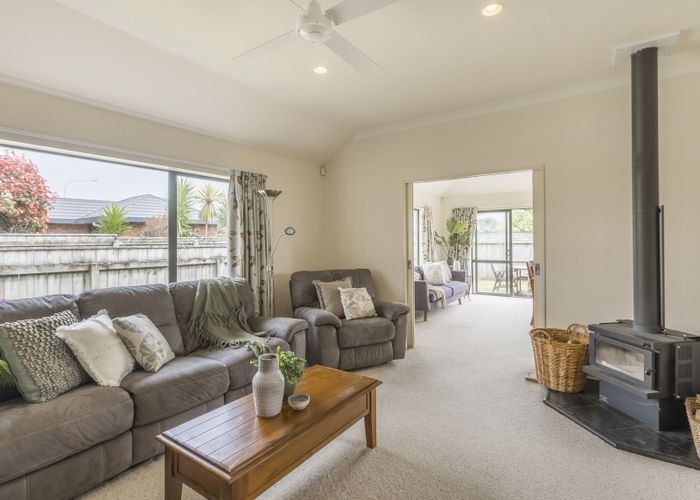  at 122 Weggery Drive, Waikanae Beach, Waikanae