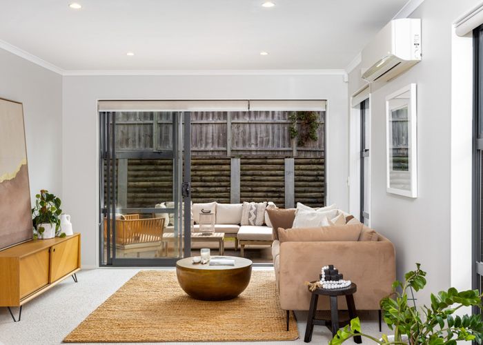  at 25 William Wallbank Crescent, Swanson, Auckland