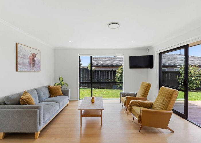  at 5 Drumkeen Place, Rosehill, Papakura