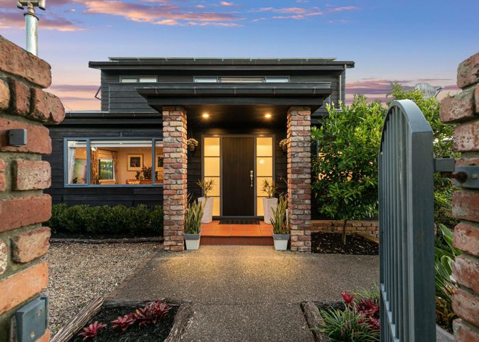  at 4 Traffic Road, Greenhithe, Auckland