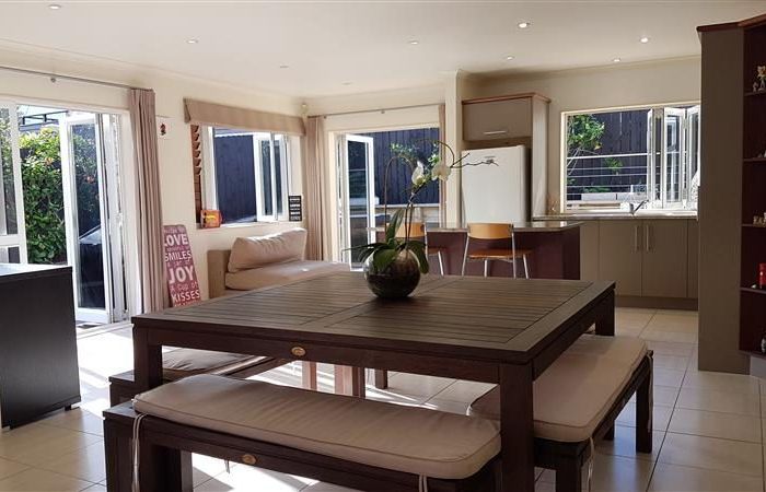  at 7B  Cliff Road, Torbay, North Shore City, Auckland