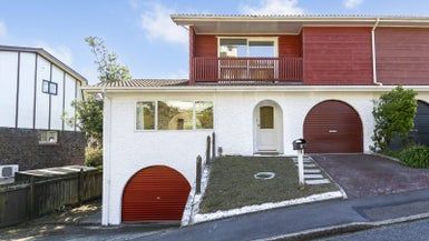  at 5 Southern Cross Crescent, Island Bay, Wellington